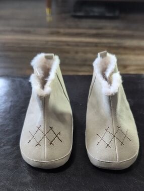 Robeez Beige Faux Fur Lined Baby Booties